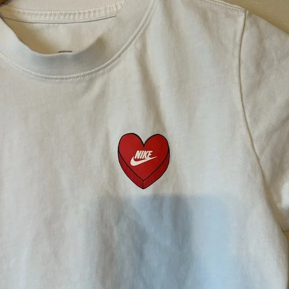Nike Sportswear Valentine Printed T-Shirt Size Medium - Picture 5 of 10